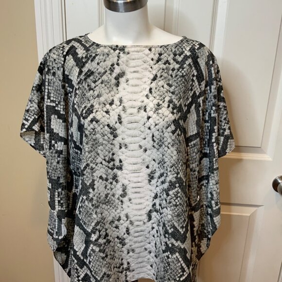Michael Kors Black White Snakeskin Python Print Oversized Top NWT, Size S/M - Picture 1 of 5